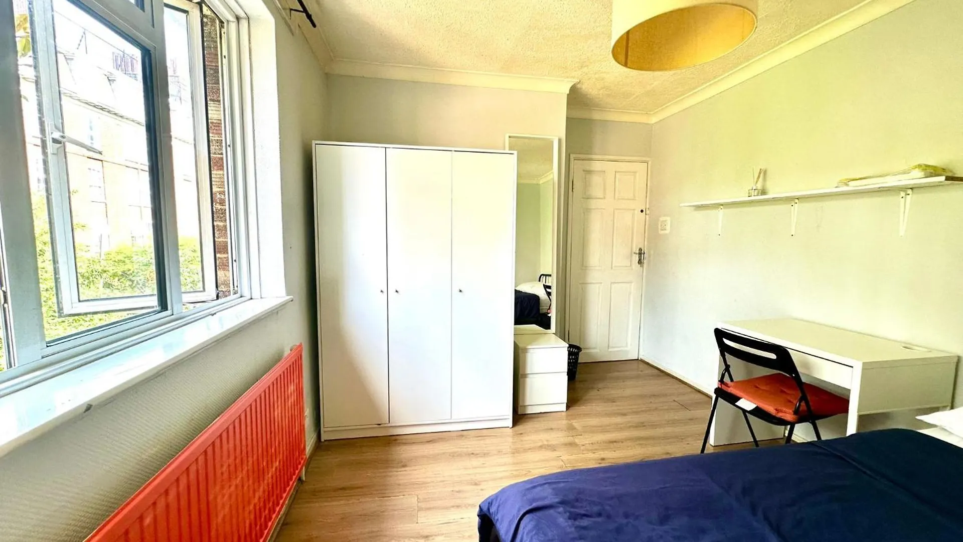 Whitechapel Rooms R2 Лондон
